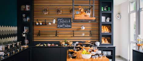 Petit déjeuner buffet (17 EUR par personne)
