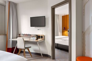 เครื่องนอนป้องกันสารก่อภูมิแพ้, โต๊ะทำงาน, เตารีด/โต๊ะรีดผ้า