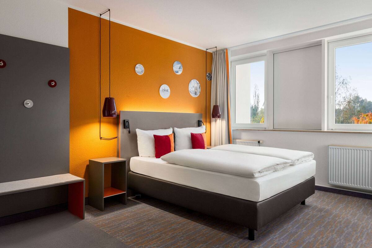 hypo-allergenic bedding, desk, iron/ironing board, free cots/infant beds