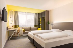 客房 (Lounge) | 防过敏的被褥、客房内保险箱、办公桌、遮光窗帘