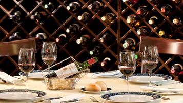 Breakfast, lunch, dinner served; international cuisine