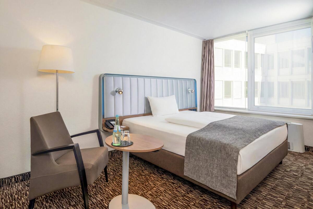 Comfort kamer, 1 tweepersoonsbed | Hypoallergeen beddengoed, een bureau, een laptopwerkplek