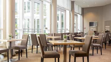 Tägliches Frühstücksbuffet gegen Gebühr