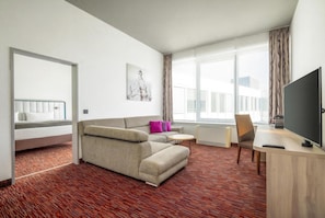 Suite, 1 tweepersoonsbed | Hypoallergeen beddengoed, een bureau, een laptopwerkplek