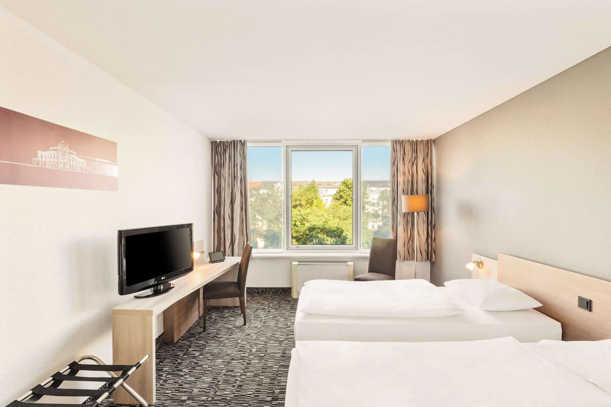 Standard Room, 2 Twin Beds | Hypo-allergenic bedding, desk, laptop workspace, blackout drapes