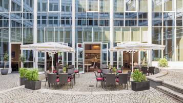 Allergikerbettwaren, Schreibtisch, laptopgeeigneter Arbeitsplatz