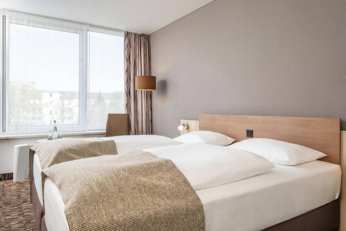 Standaard kamer, 2 eenpersoonsbedden | Hypoallergeen beddengoed, een bureau, een laptopwerkplek