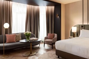 Minibar, in-room safe, desk, blackout drapes - Mercure Grand Hotel Alfa Luxembourg (Luxembourg City)