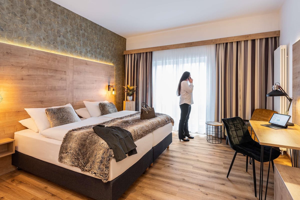 Privilege, Chambre, 1 très grand lit | Literie hypoallergénique, surmatelas, coffres-forts dans les chambres