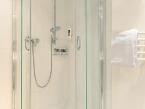 Classic Standard Room, 2 Twin Beds, City View, Pets Allowed | Premium bedding, pillowtop beds, in-room safe, desk - Mercure Hotel Bad Oeynhausen City (Bad Oeynhausen)