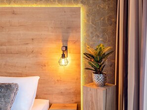 Privilege, Room, 1 King Bed, Courtyard View