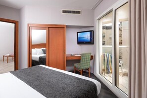 Junior Suite, City View (Standard) | In-room safe, desk, free WiFi, bed sheets