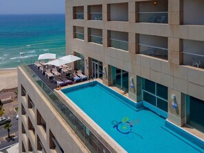 Seasonal outdoor pool, open 11:00 AM to 5:00 PM, pool umbrellas - Arena by the Beach (Bat Yam)