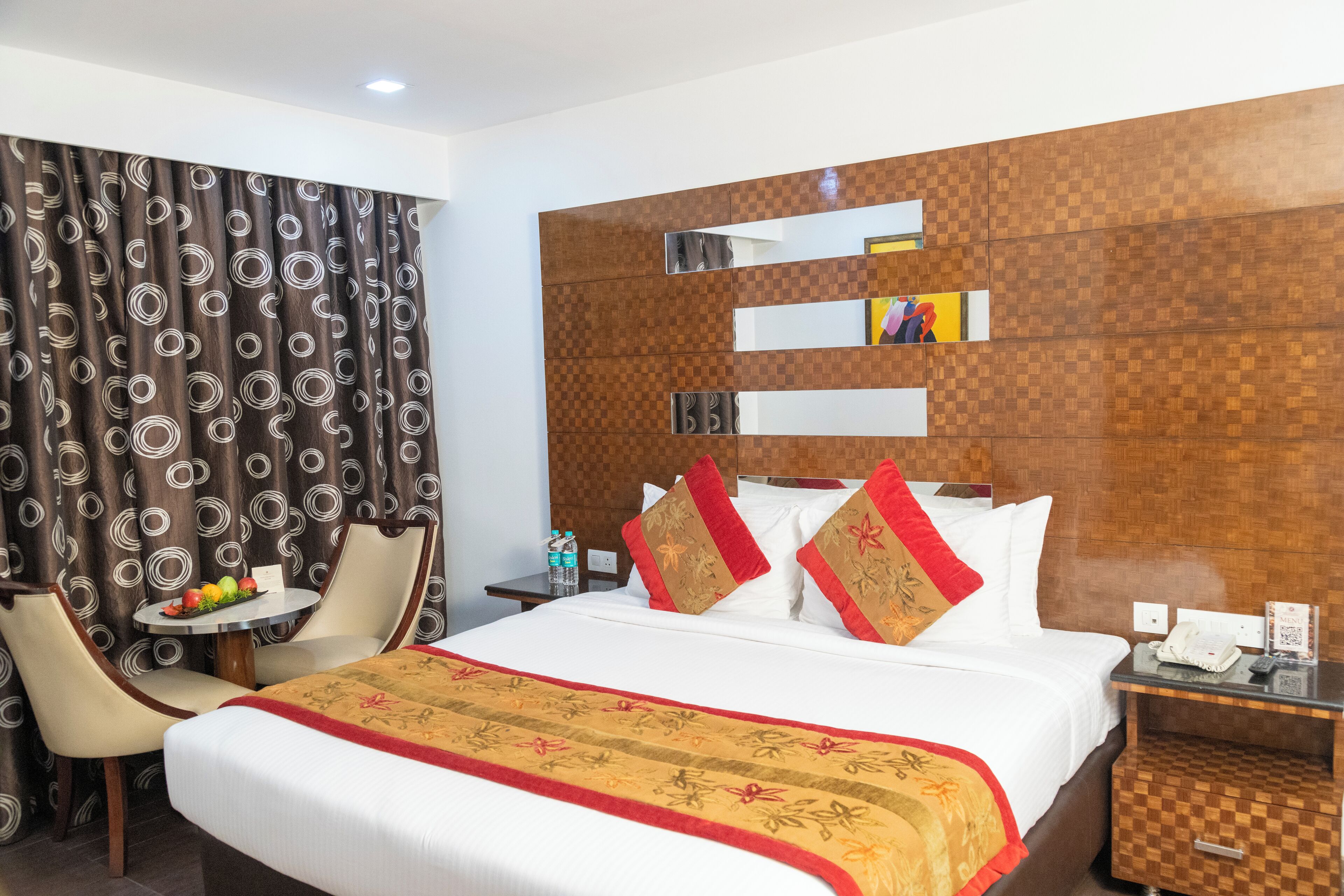 Suite Room with bathtub | Premium bedding, desk, iron/ironing board, free WiFi