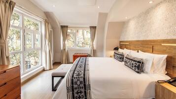 Grand Suite, 1 King Bed | Premium bedding, in-room safe, desk, blackout drapes