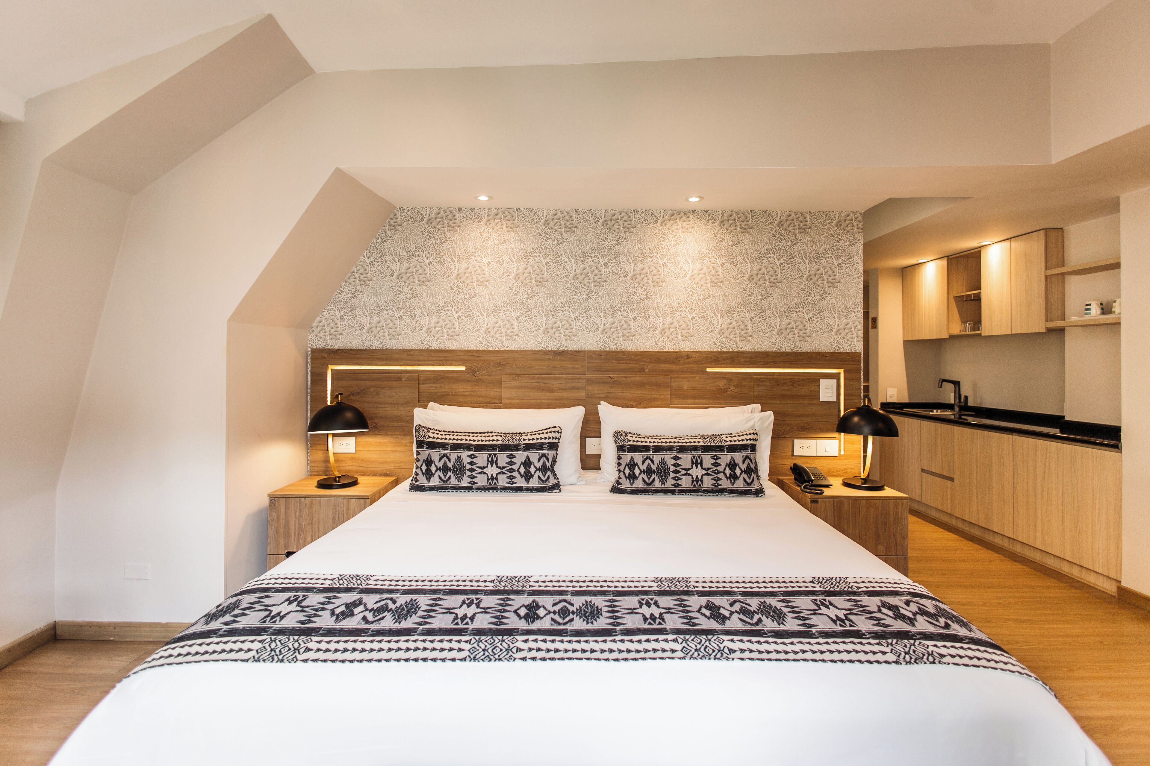 Ropa de cama de alta calidad y minibar 