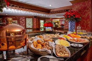Petit déjeuner buffet (15 USD par personne)