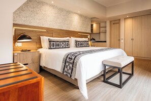 Grand Suite, 1 King Bed | Premium bedding, in-room safe, desk, blackout curtains - Hotel Portón de la Cabrera (Bogotá)
