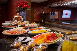 Café da manhã com buffet grátis todos os dias