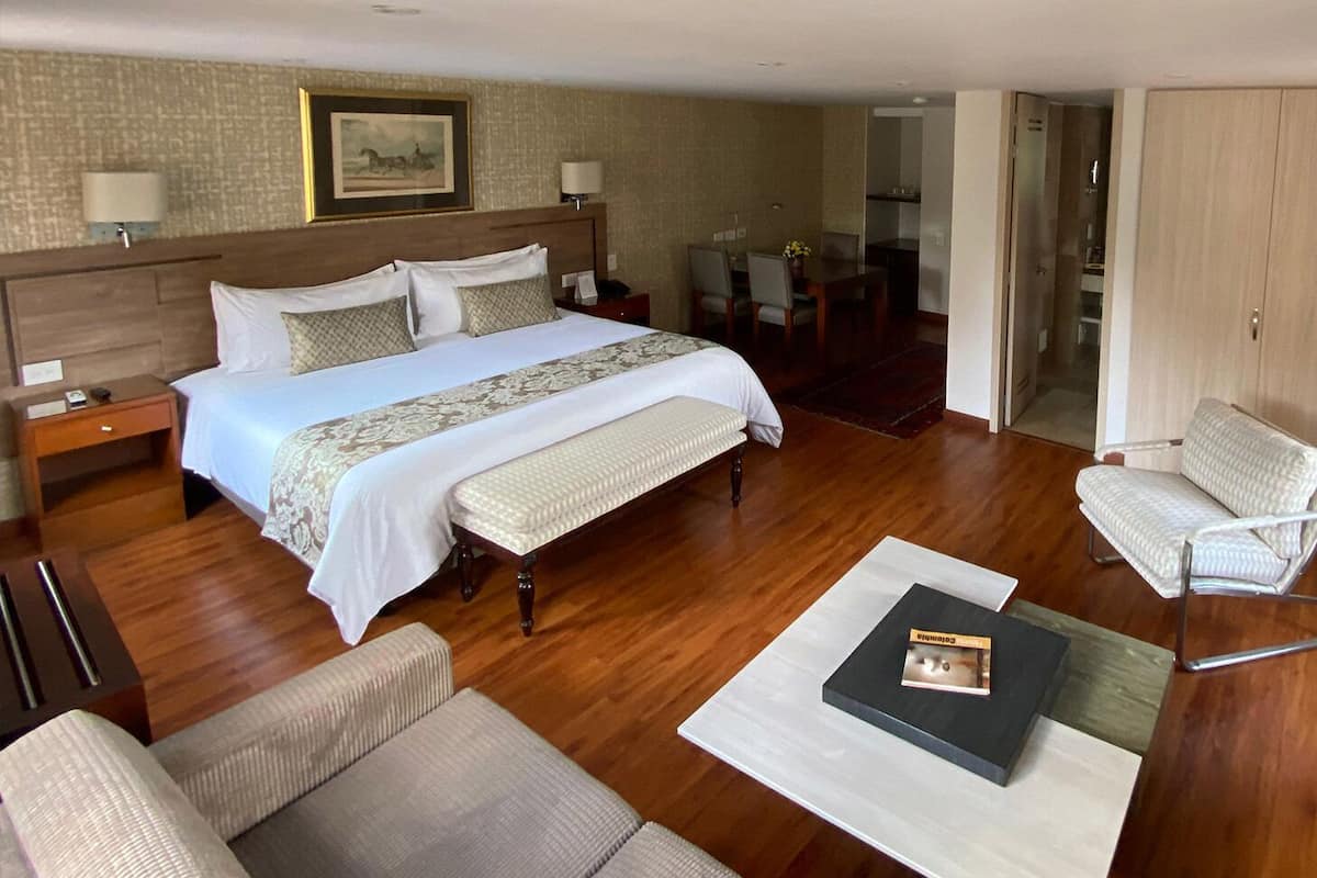 Junior Studio Suite, 1 King Bed | 1 bedroom, premium bedding, minibar, in-room safe