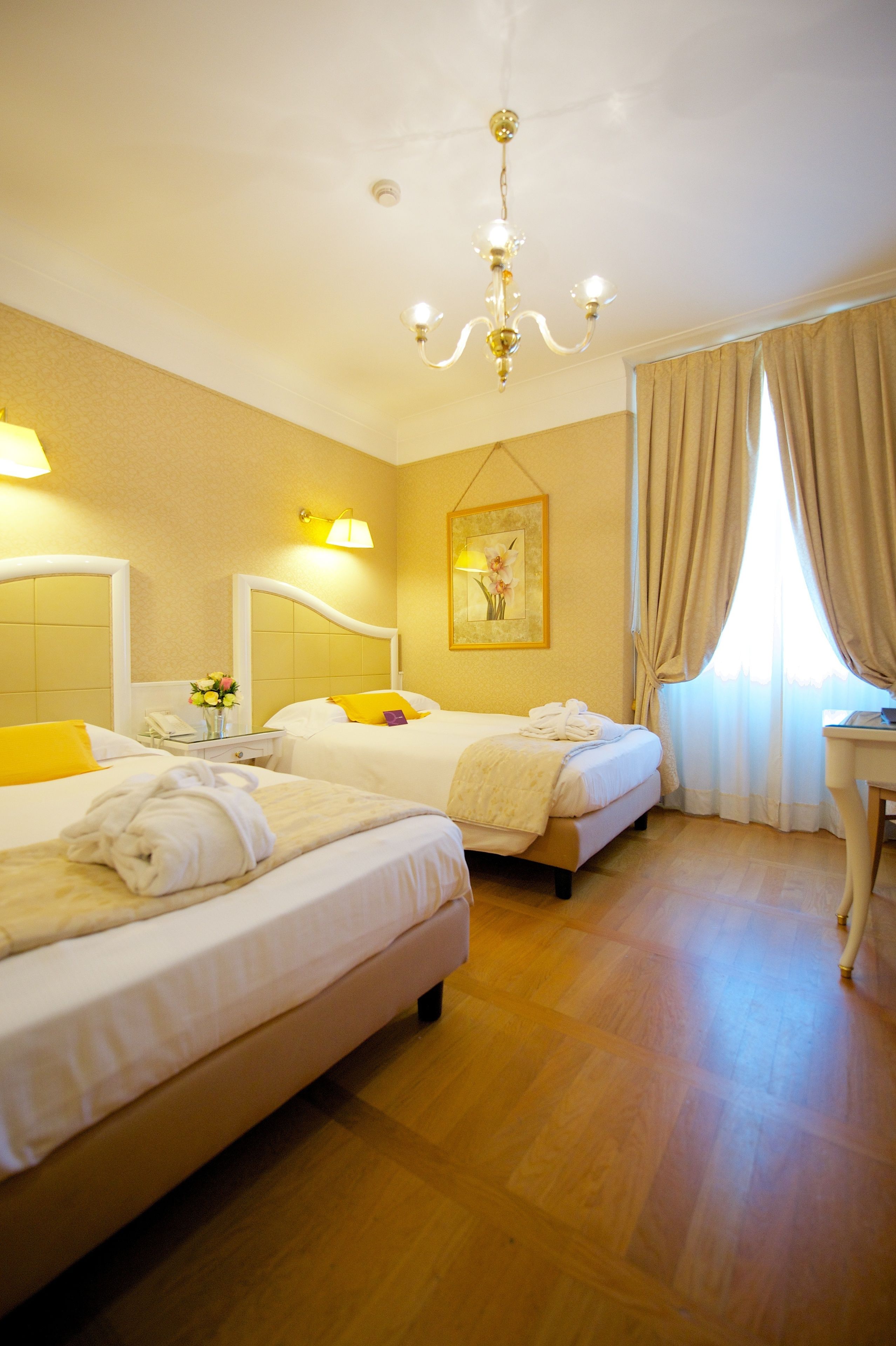 standard twin room, 2 single beds, non smoking | premium bedding, select comfort beds, minibar, in-room safe