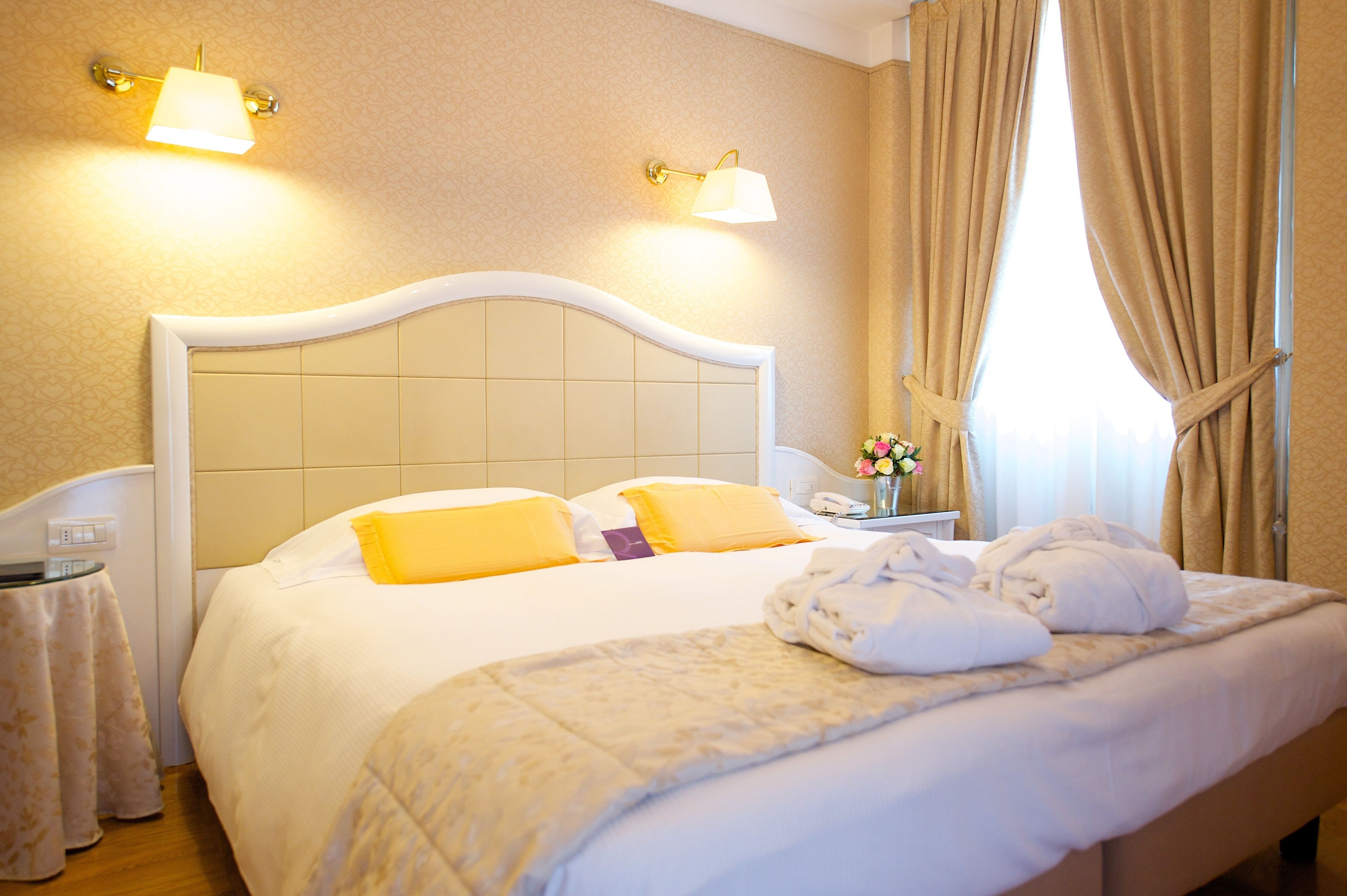 standard room, 1 double bed, non smoking | premium bedding, select comfort beds, minibar, in-room safe