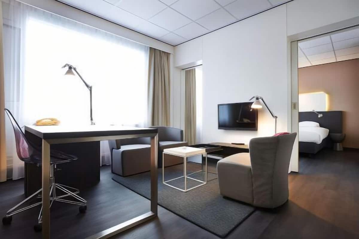 1 bedroom, desk, blackout drapes, free WiFi