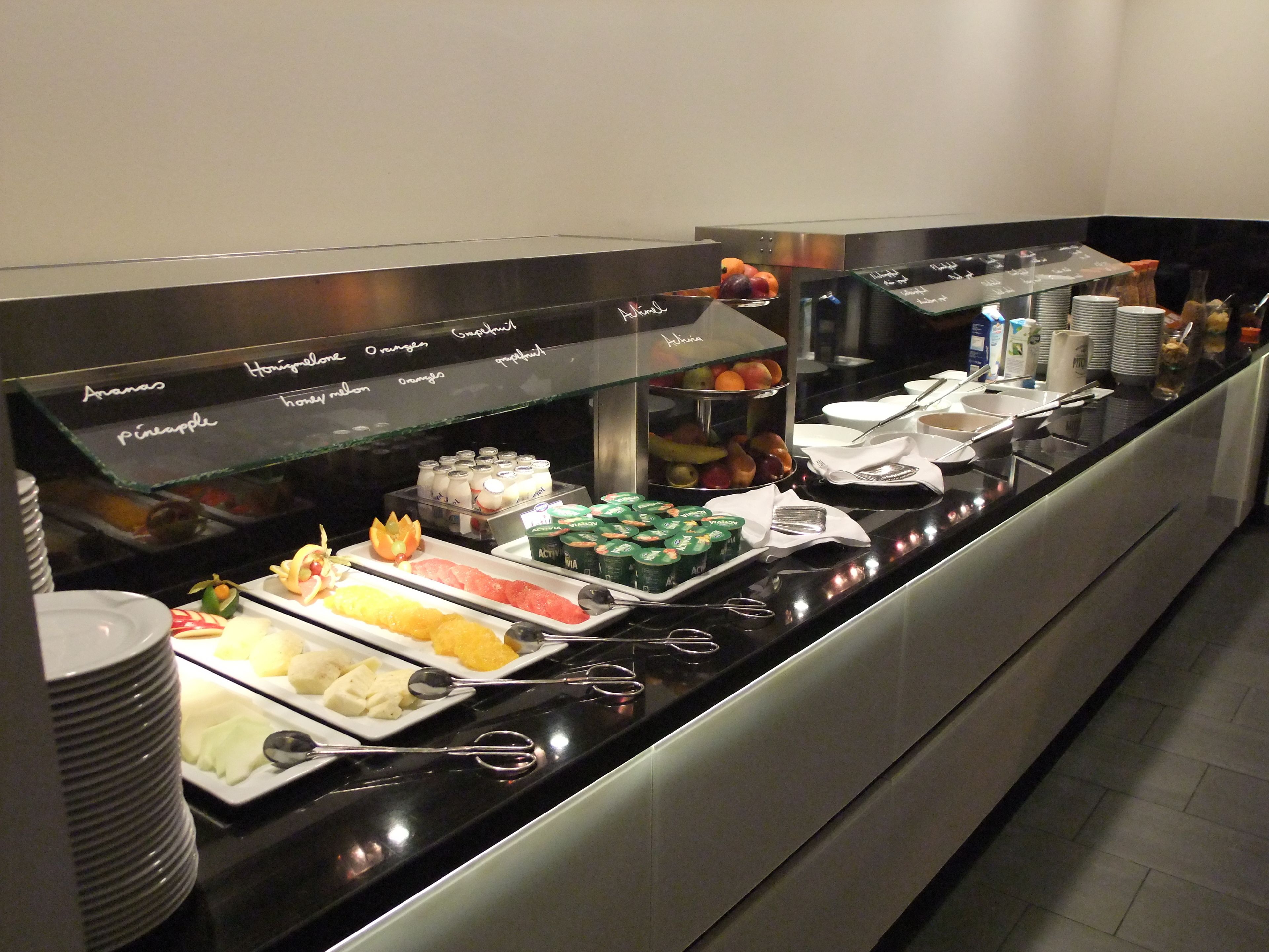 daily buffet breakfast for a fee