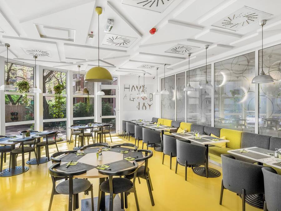 Daily buffet breakfast (HUF 3900 per person)