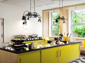 Daily buffet breakfast for a fee - ibis Styles Budapest City (Budapest)