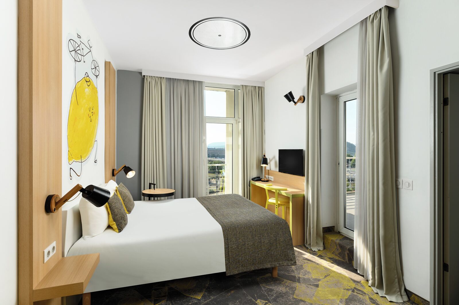 Design Double Room, 1 Double Bed | In-room safe, desk, laptop workspace, blackout drapes