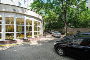 Self-parking (surcharge) 6000 per night