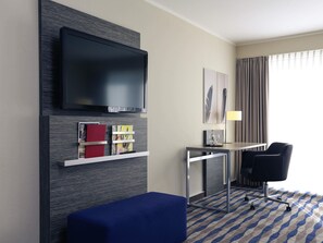 Hypo-allergenic bedding, in-room safe, desk, laptop workspace