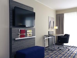 Hypo-allergenic bedding, in-room safe, desk, laptop workspace