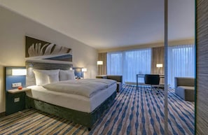 Standard Room, 1 Double Bed | Hypo-allergenic bedding, in-room safe, desk, laptop workspace