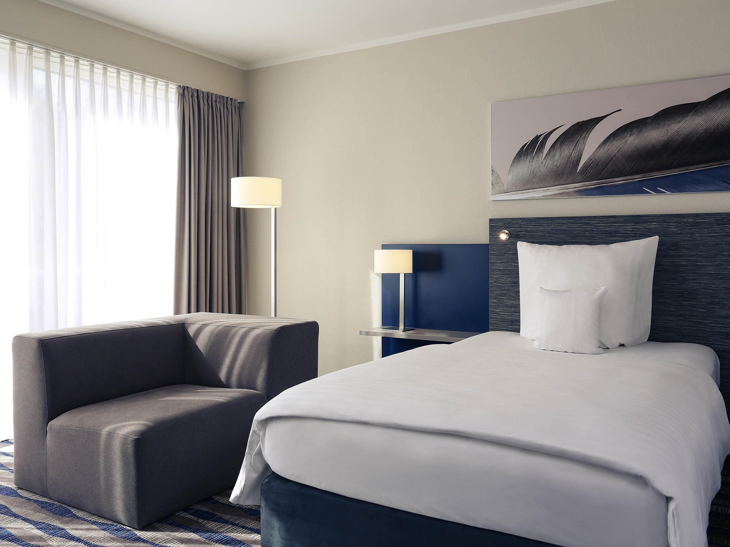 ห้องสแตนดาร์ด, เตียงเดี่ยว 1 เตียง | เครื่องนอนป้องกันสารก่อภูมิแพ้, ตู้นิรภัยในห้องพัก, โต๊ะทำงาน