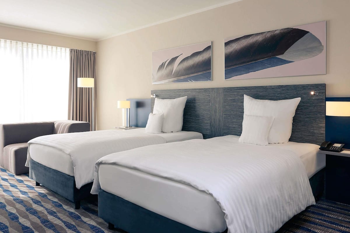 Standard Twin Room, 2 Single Beds | Hypo-allergenic bedding, in-room safe, desk, laptop workspace