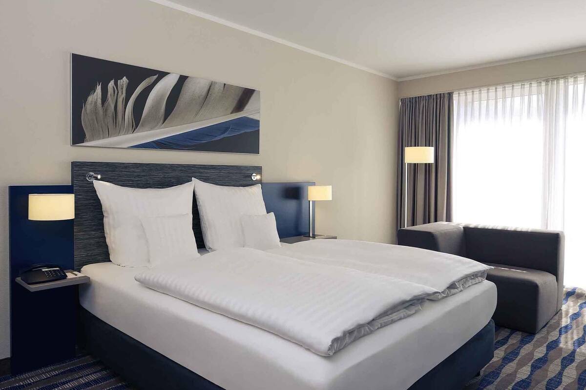 hypo-allergenic bedding, in-room safe, desk, laptop workspace