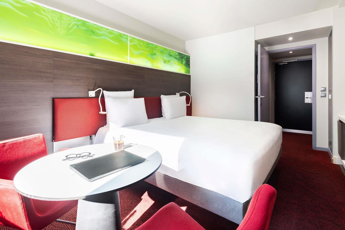 In-room safe, desk, blackout drapes, soundproofing