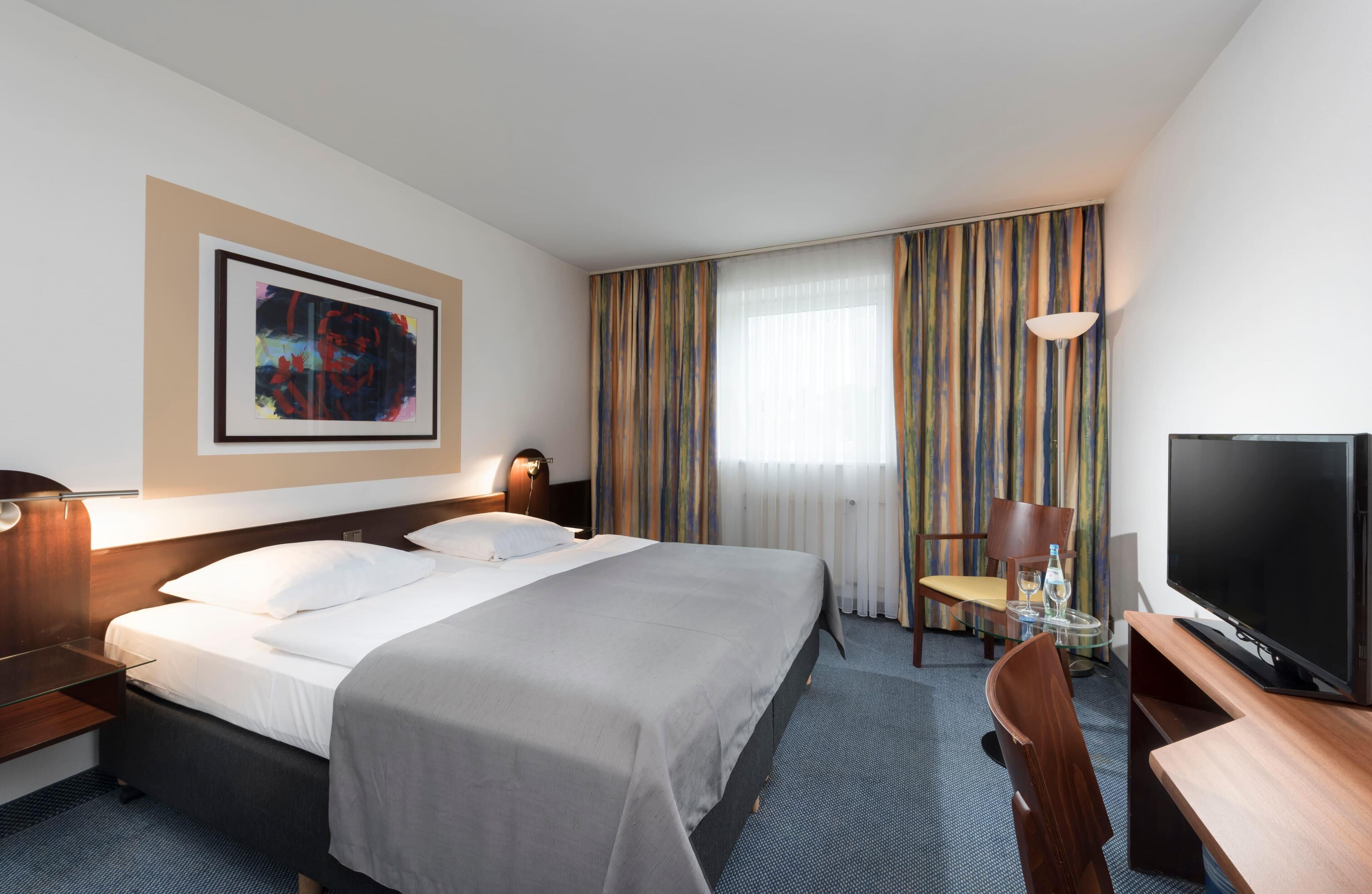 Standard Room | Hypo-allergenic bedding, minibar, desk, laptop workspace