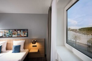 Hypo-allergenic bedding, minibar, desk, laptop workspace