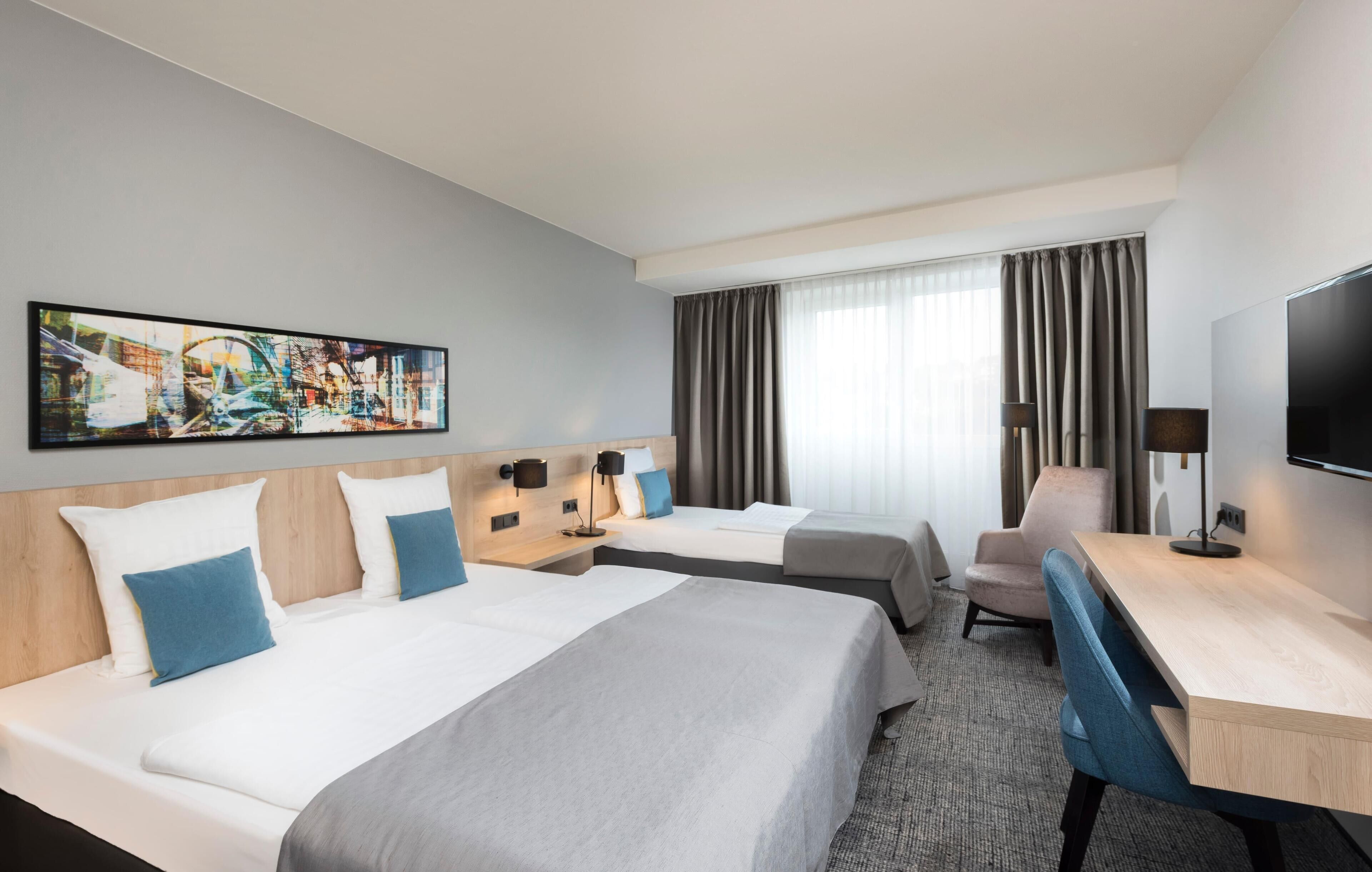 Family Room | Hypo-allergenic bedding, minibar, desk, laptop workspace