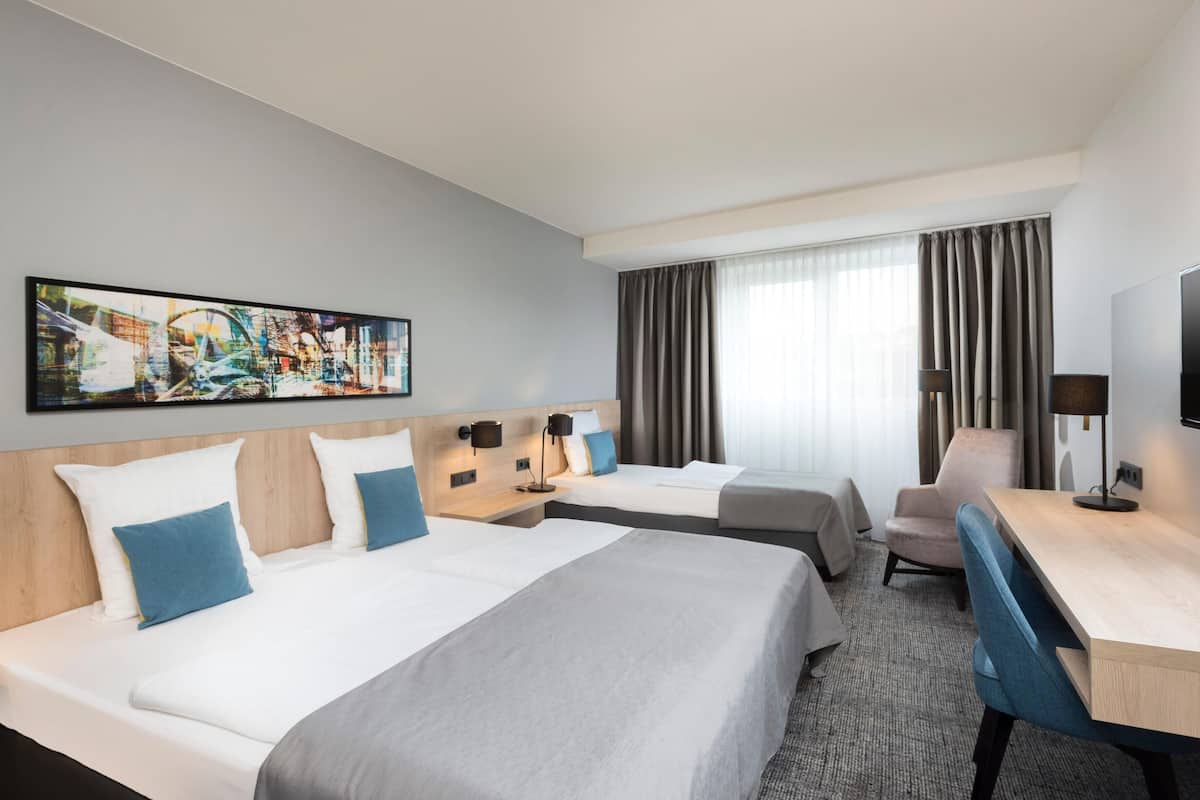 Family Room | Hypo-allergenic bedding, minibar, desk, laptop workspace