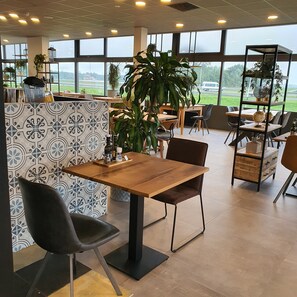 Breakfast, lunch and dinner served - Hotel2 Heerenveen (Heerenveen)