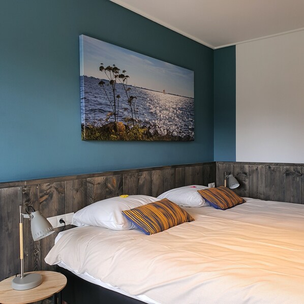 Individually decorated, individually furnished, desk, rollaway beds - Hotel2 Heerenveen (Heerenveen)