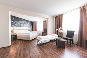 Triple Room | Hypo-allergenic bedding, in-room safe, desk, blackout curtains