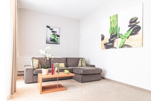 Suite | Living room | Flat-screen TV, pay movies