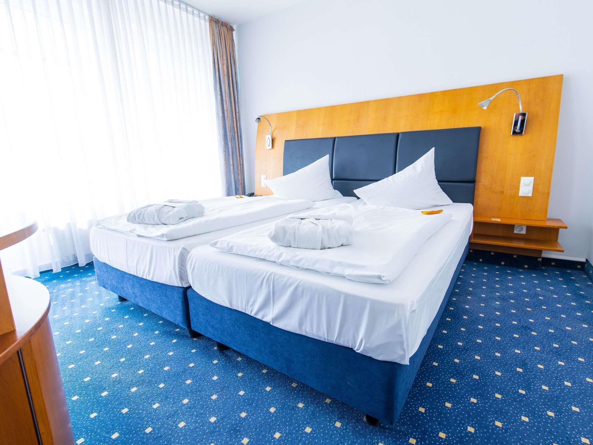 Junior Suite, 1 Double Bed | Minibar, in-room safe, desk, soundproofing