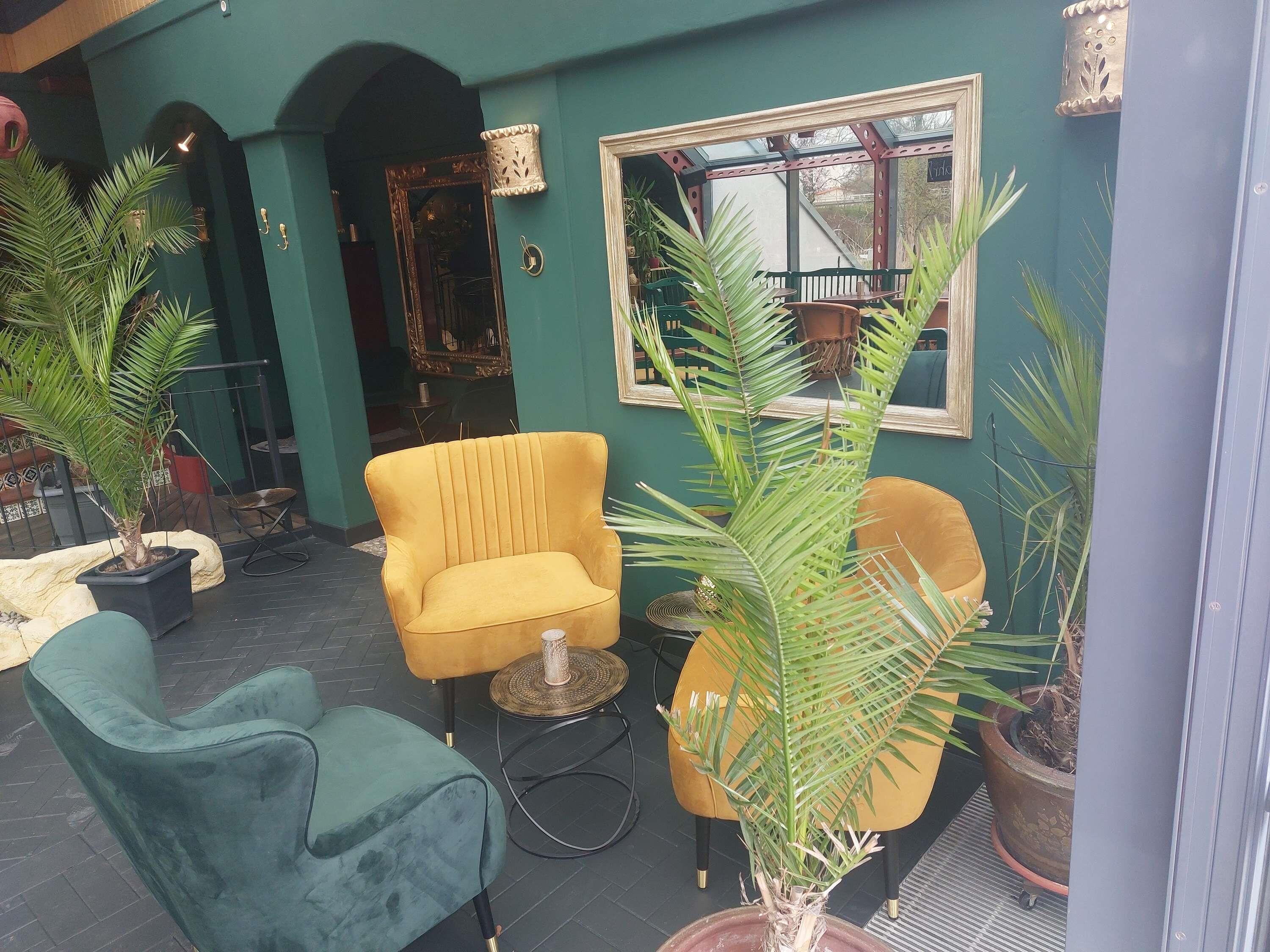 lunch, dinner served; german cuisine, al fresco dining