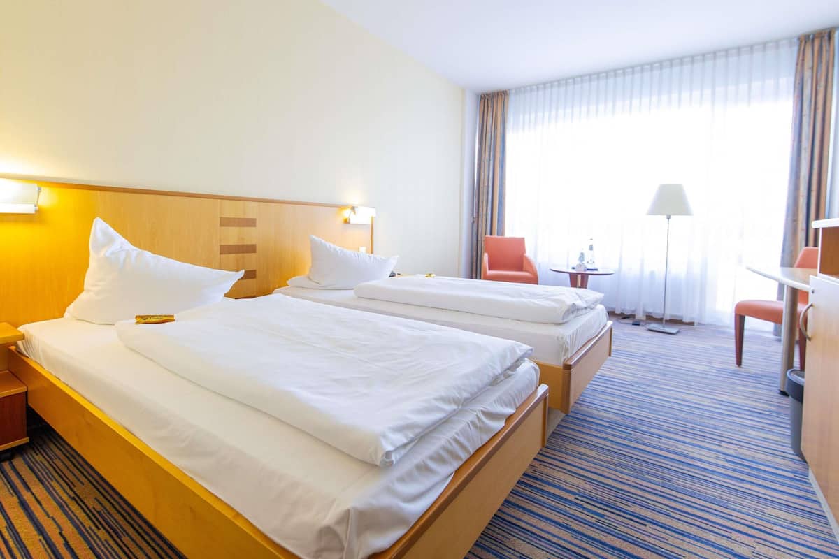 Habitació estàndard, 2 llits individuals | Minibar, caixa forta a l'habitació i escriptori